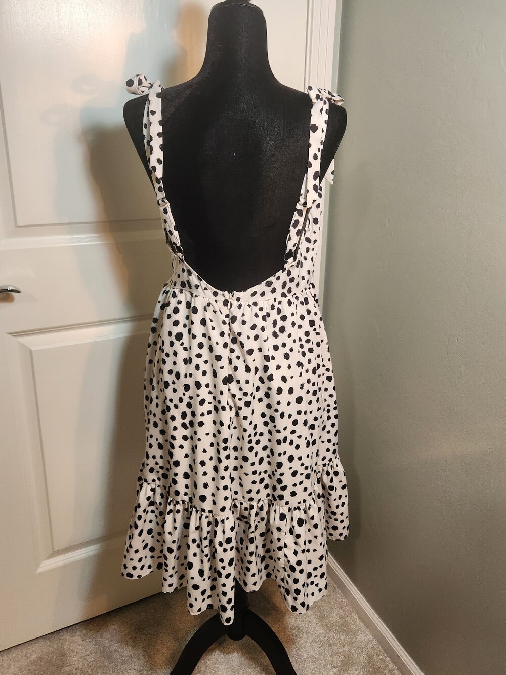 Davi & Dani White and Black Spotted Tie-Shoulder Midi Dress — Classic Summer - Picture 6 of 12